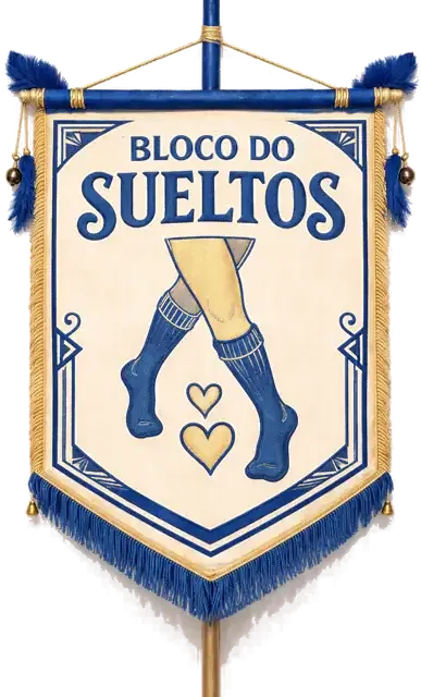 Estandarte do Bloco do Sueltos: pernas cruzadas com meias azuis e dois corações dourados bordados sobre tecido creme, com franja azul e cordões dourados.